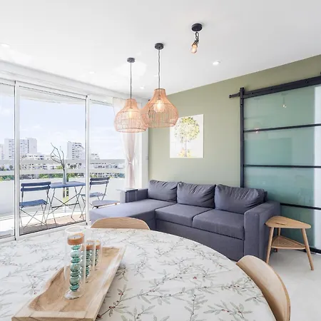 Apartment Sea View - One Bedroom Oceanfront Luxury *