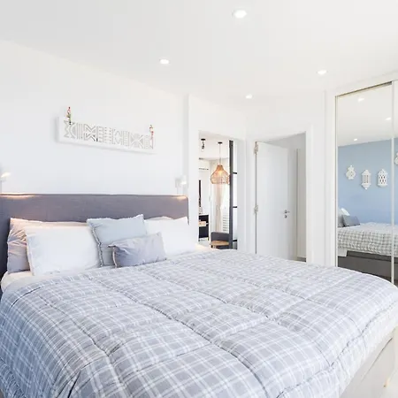 Sea View - One Bedroom Oceanfront Luxury Apartment